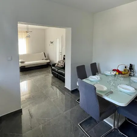 Apartment Oblak Vrsi